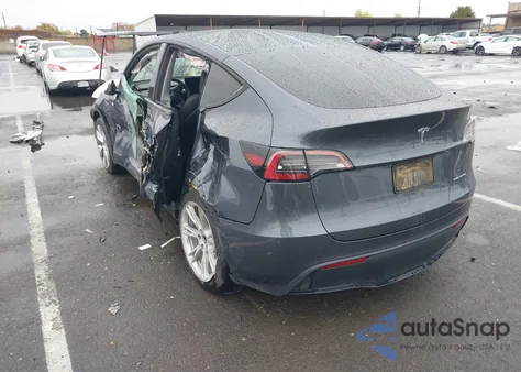 2023 Tesla Model Y Awd/Long Range Dual Motor All-Wheel Drive z USA, uszkodzony, nr VIN 7SAYGDEE8PF842237